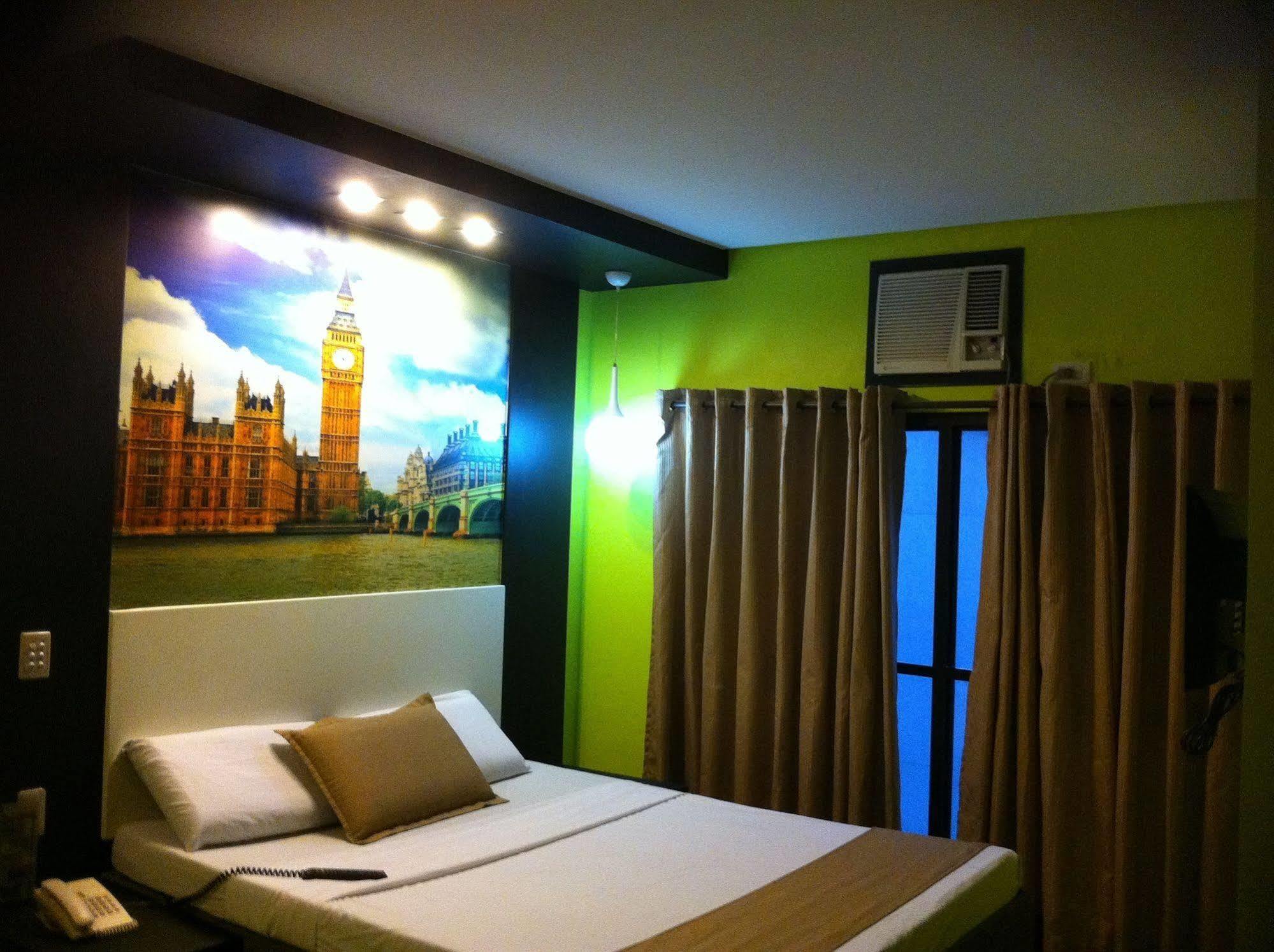 Hotel Dreamworld Araneta Cubao Exterior foto