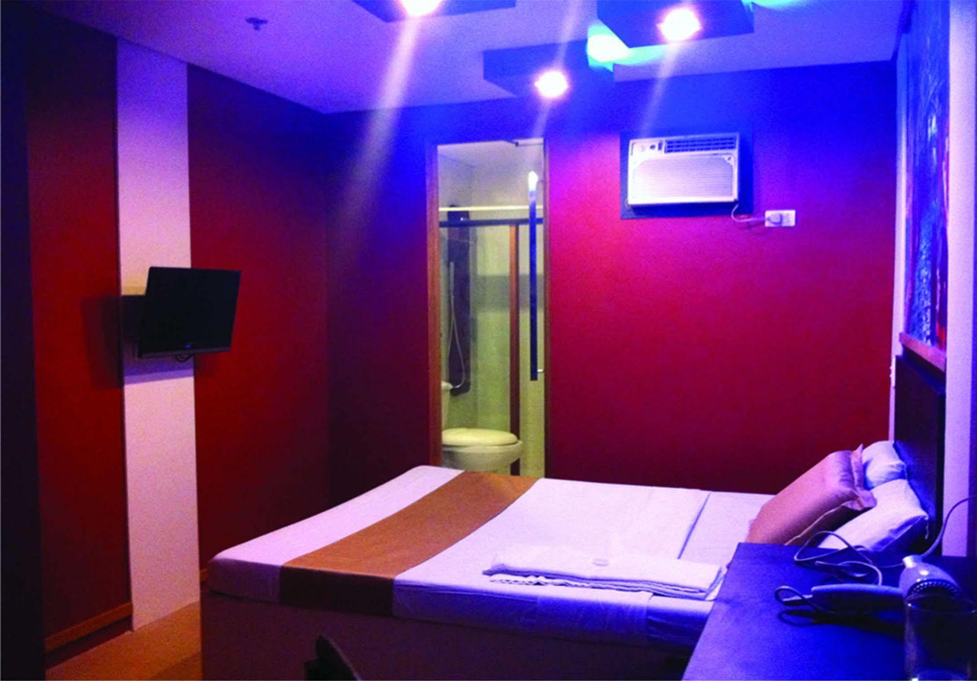 Hotel Dreamworld Araneta Cubao Exterior foto